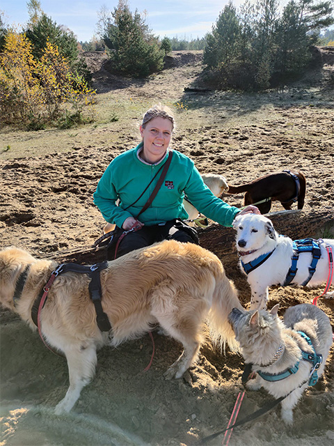 Reserviere dir noch heute deine Hundewiese für einen Schnuppertermin und genieße den sicheren Freilauf mit deinem Hund!